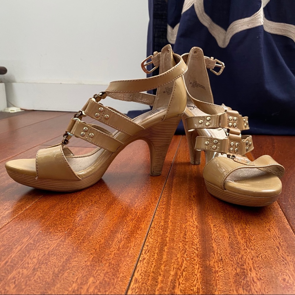 Sofft patent leather studded platform sandals 6M